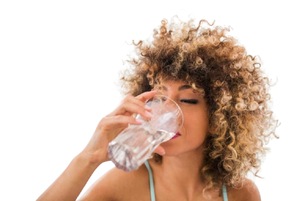 mulher-bebendo-agua-1574173283990_v2_1920x1280-removebg-preview
